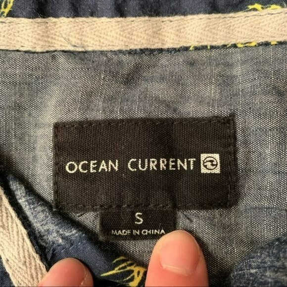 Ocean current navy short sleeve button down shirt with yellow pineapples - S - Picture 2 of 7